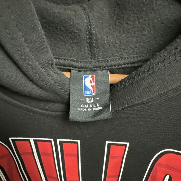 NBA Chicago Bulls Logo Team Mens Black/Red Rise Up Hoodie Size Small Authentic - Picture 8 of 9
